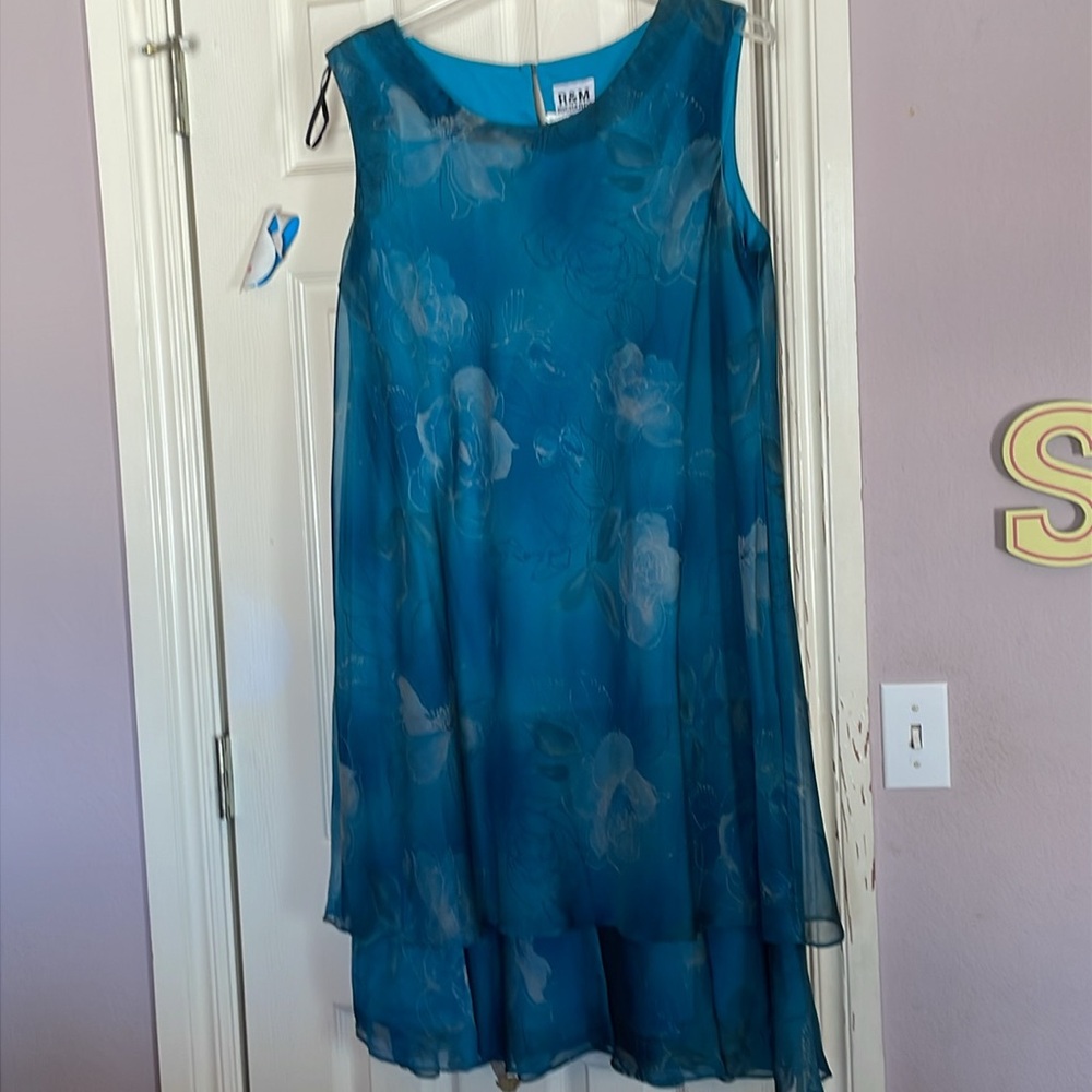 Dress - Picture 3 of 4